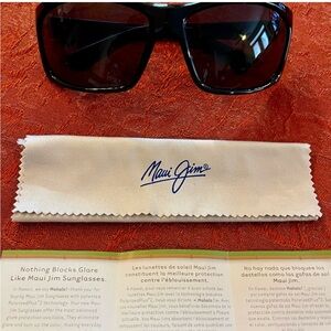 Maui Jim Glossy Black Sunglasses New never worn